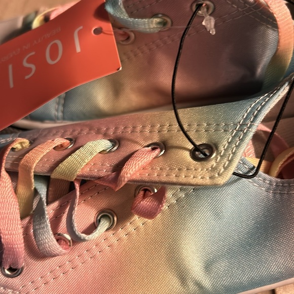 New Josiny woman’s low tops - Picture 7 of 8